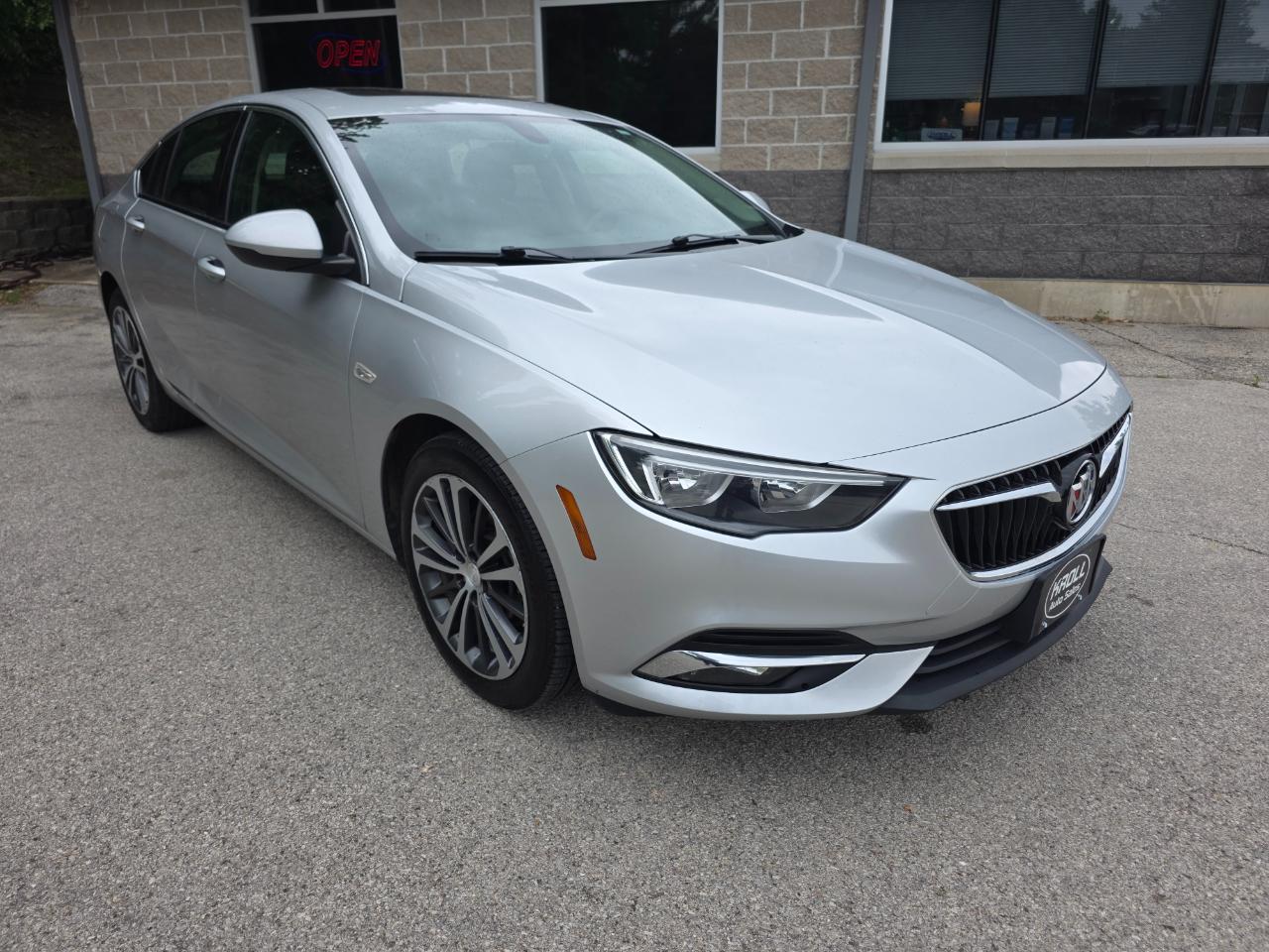 Buick Regal Sportback 4dr Sdn Essence FWD 2018