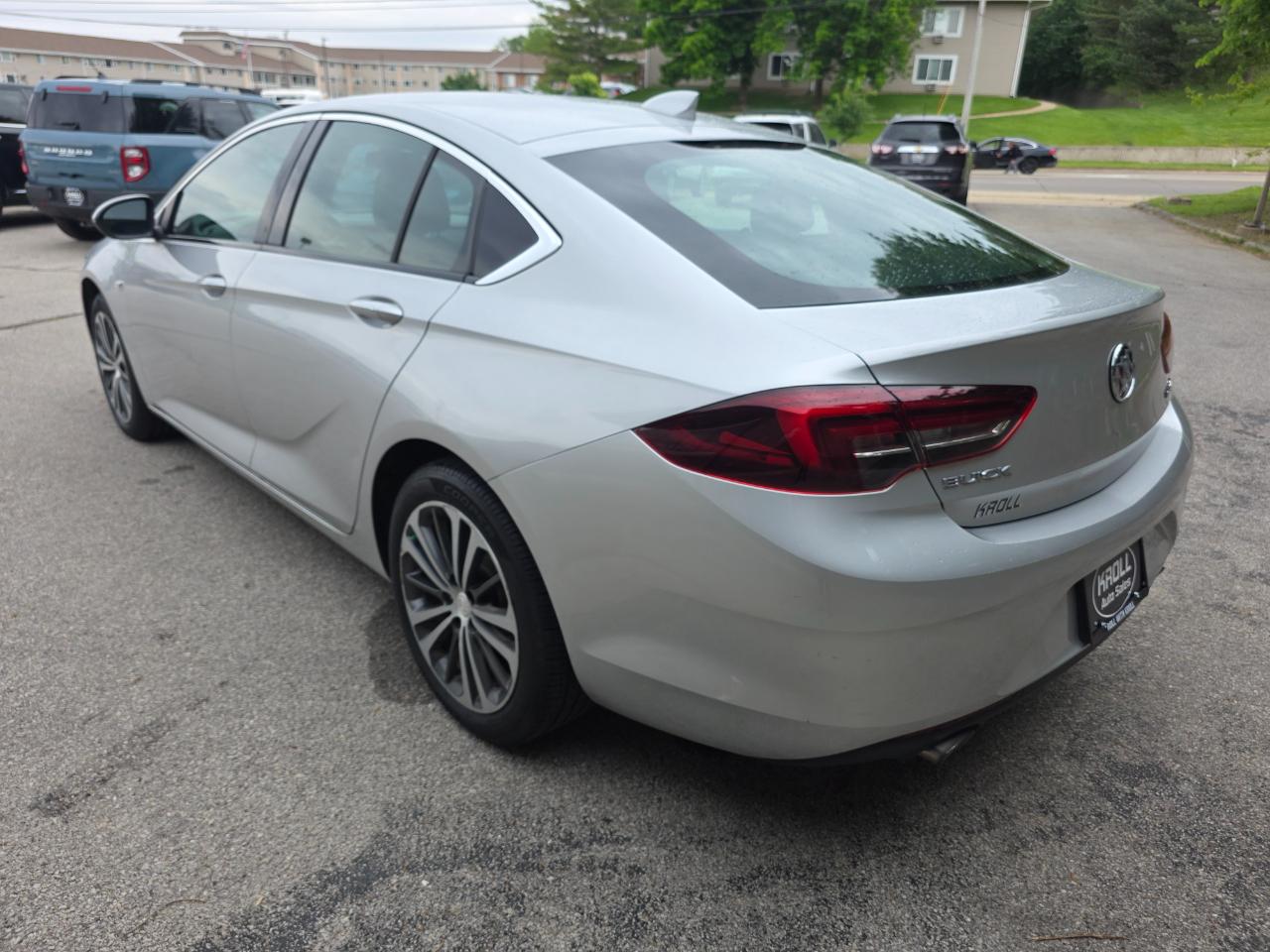 Buick Regal Sportback 4dr Sdn Essence FWD 2018