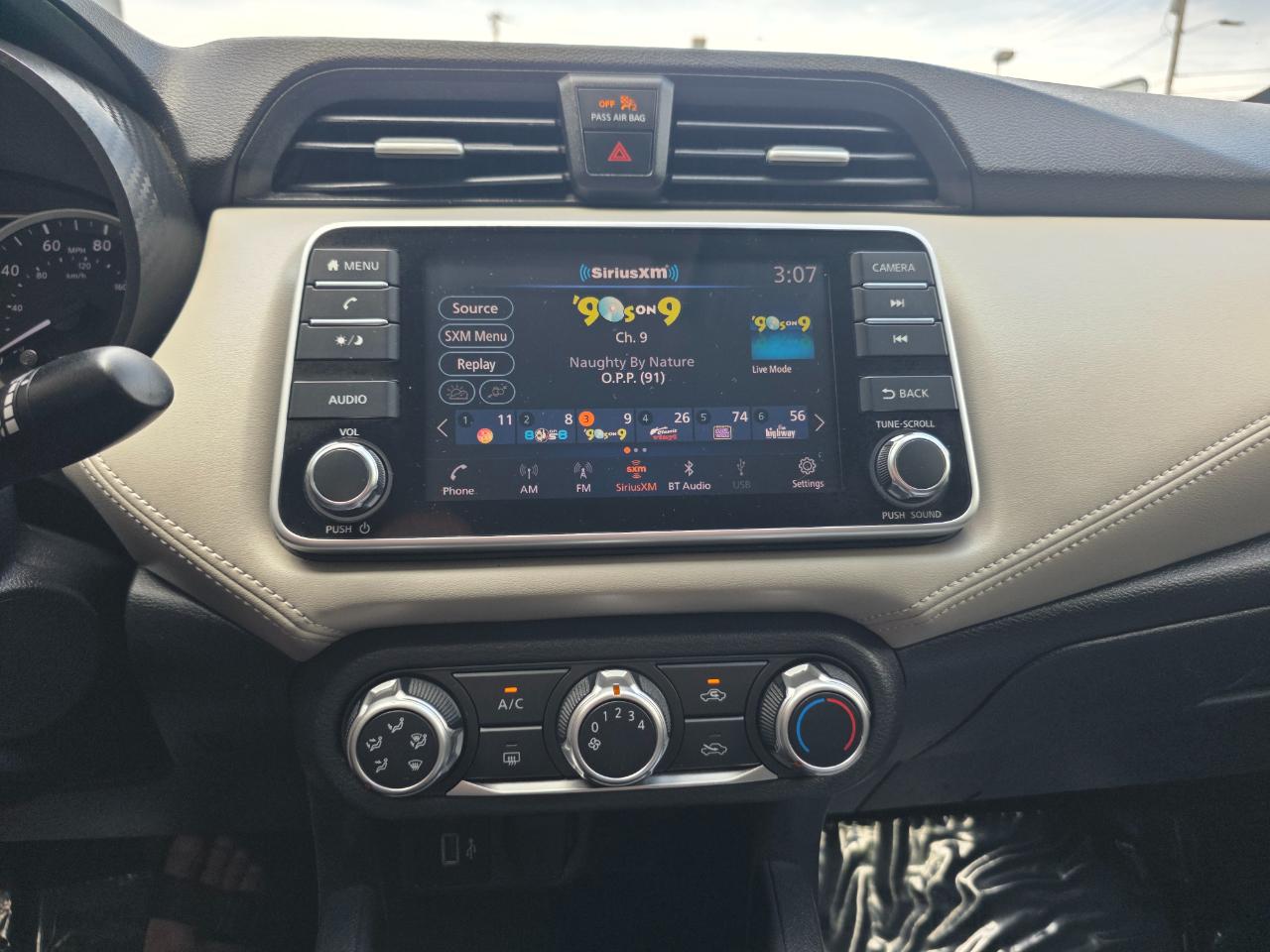 Nissan Versa SV CVT 2020