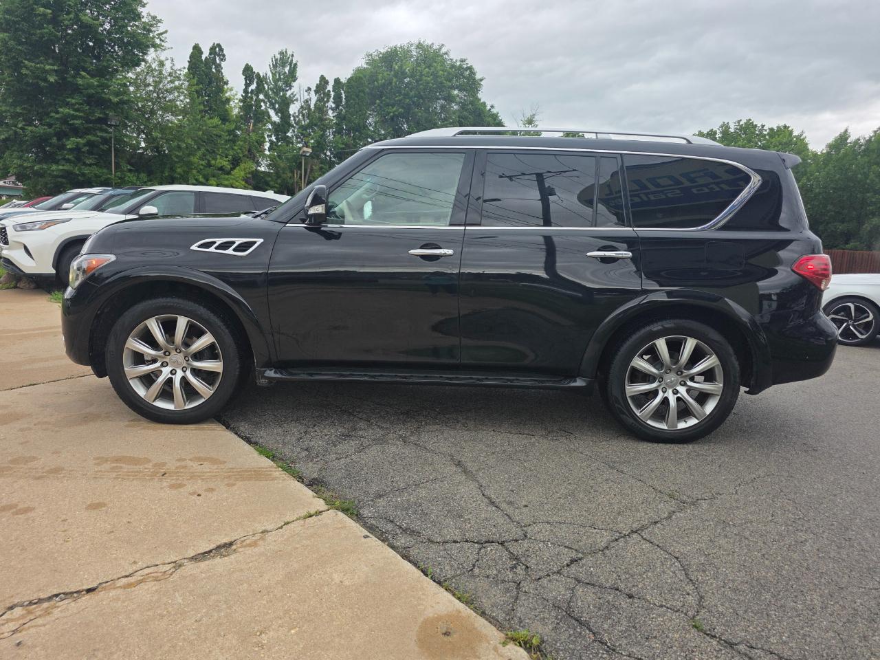 Infiniti QX56 4WD 4dr 7-passenger 2012