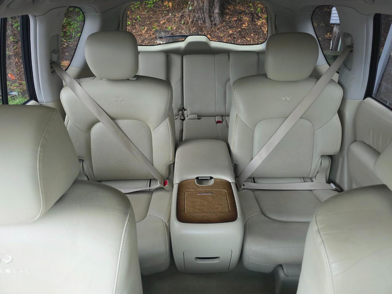 Infiniti QX56 4WD 4dr 7-passenger 2012