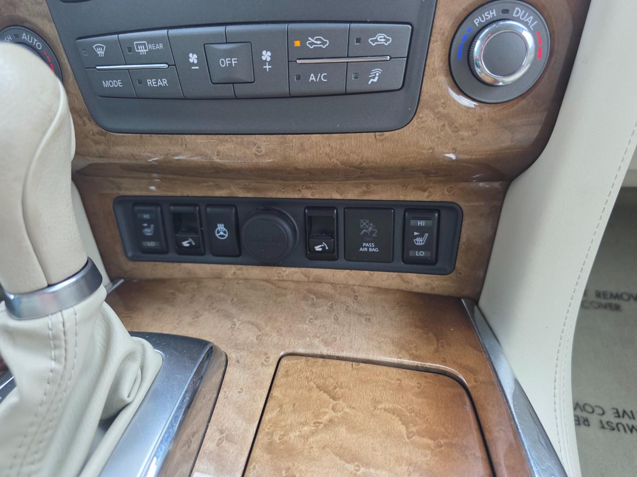 Infiniti QX56 4WD 4dr 7-passenger 2012