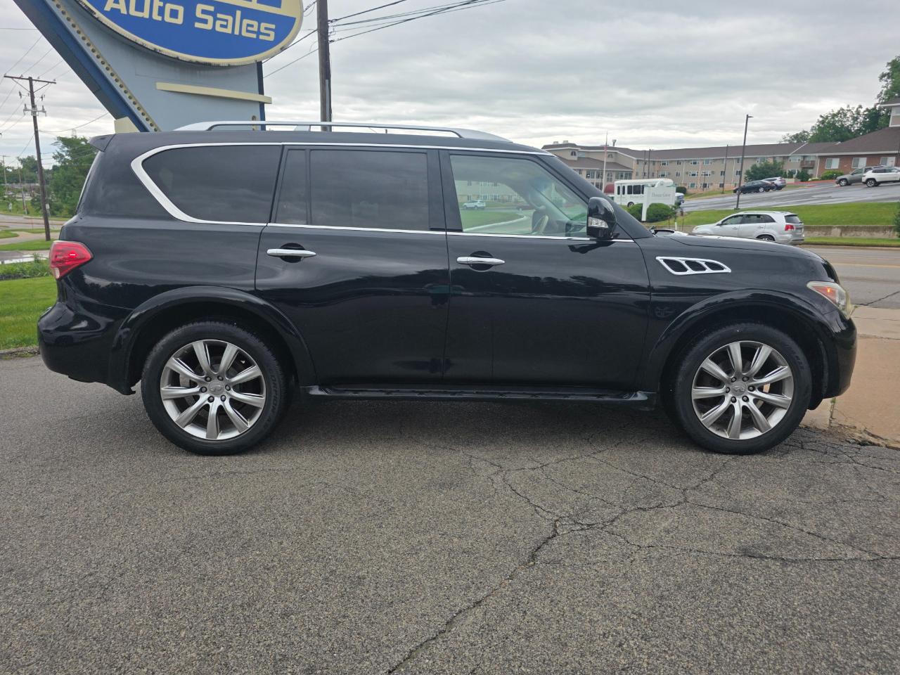 Infiniti QX56 4WD 4dr 7-passenger 2012