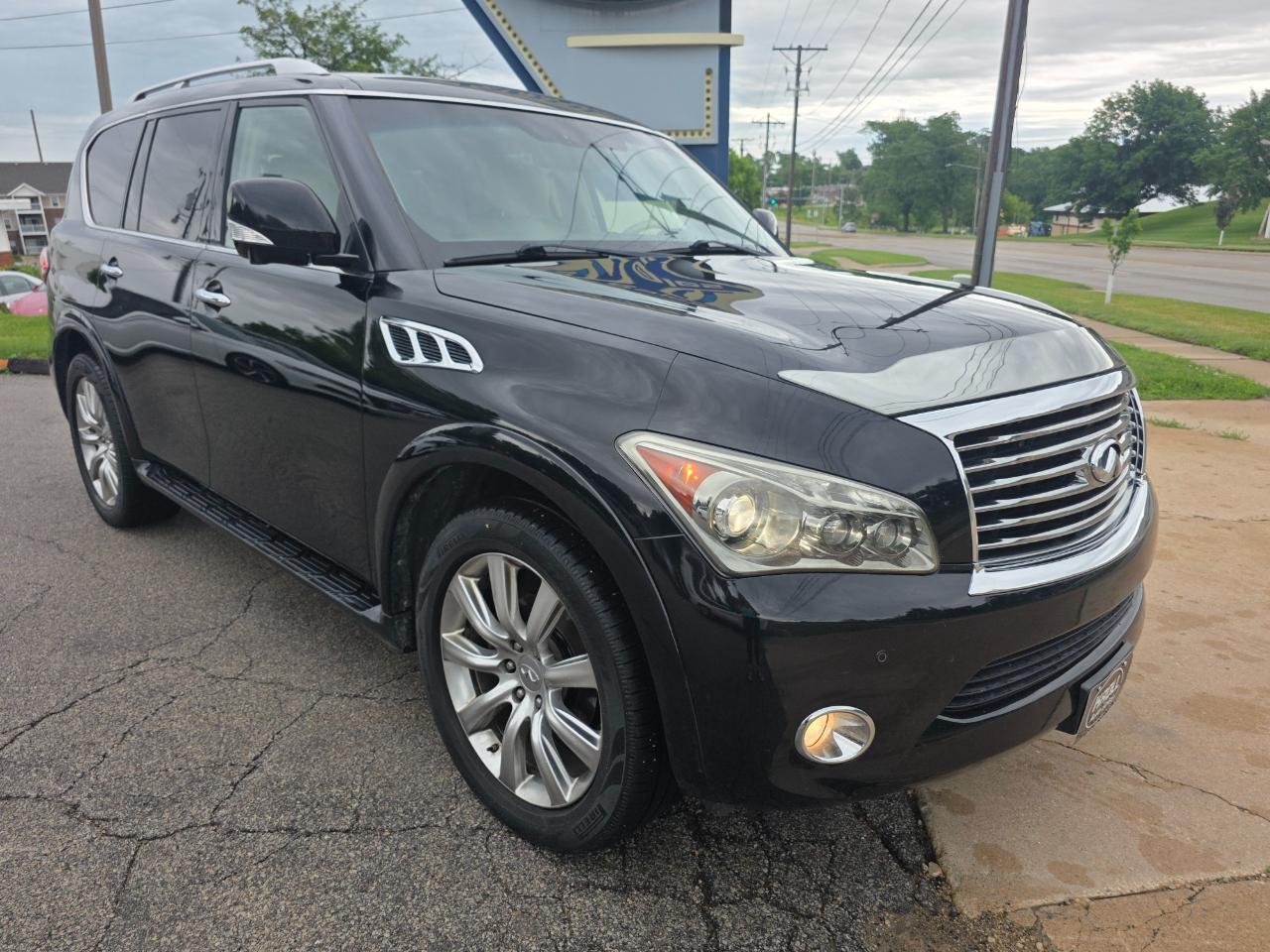 Infiniti QX56 4WD 4dr 7-passenger 2012