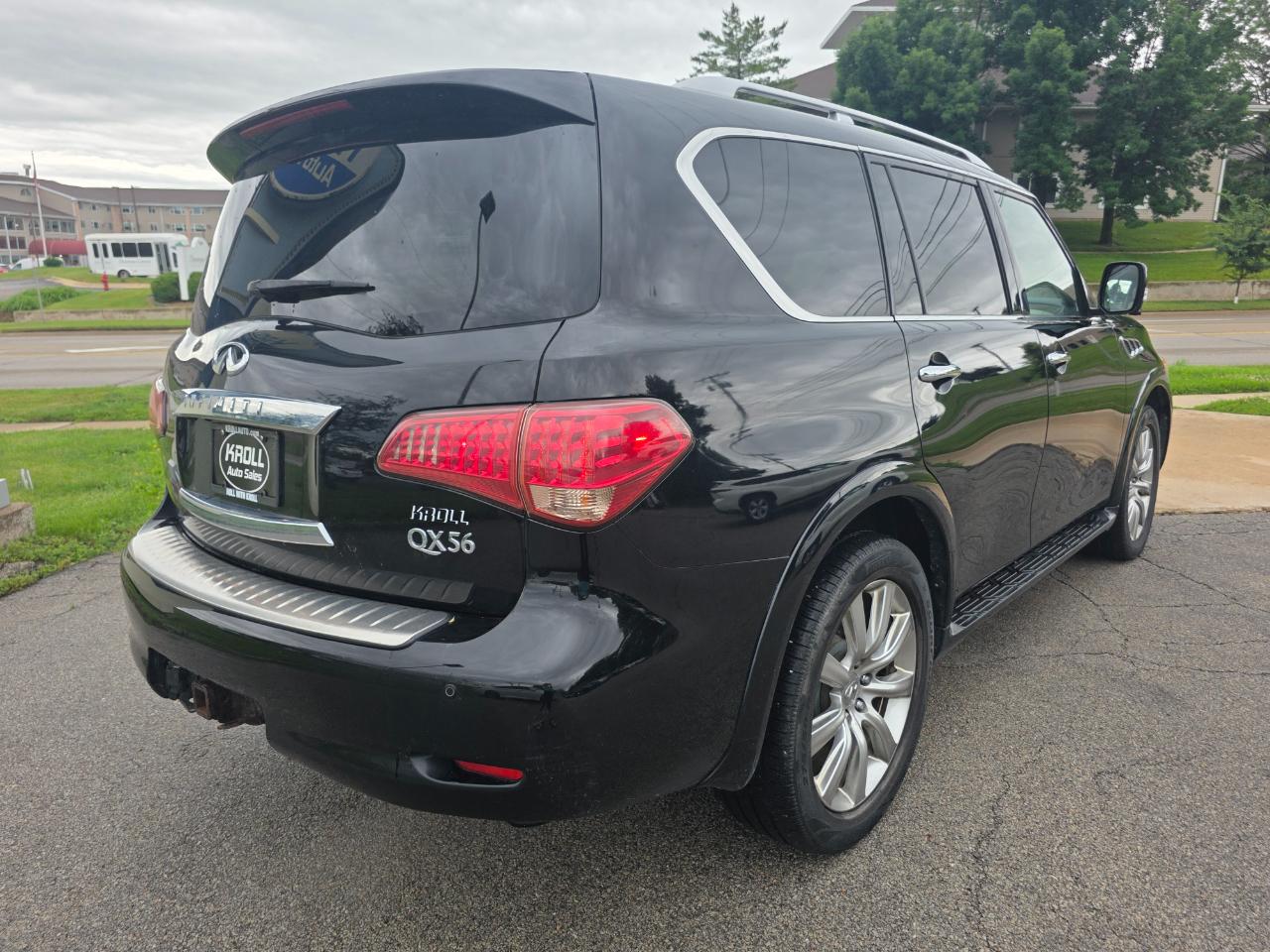 Infiniti QX56 4WD 4dr 7-passenger 2012