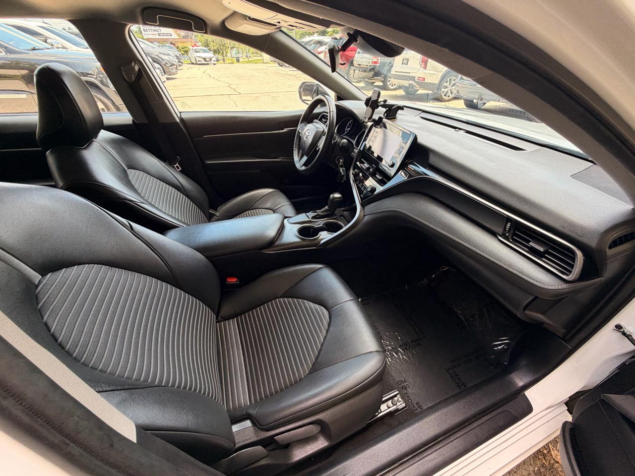 Toyota Camry SE Nightshade Auto (Natl) 2021