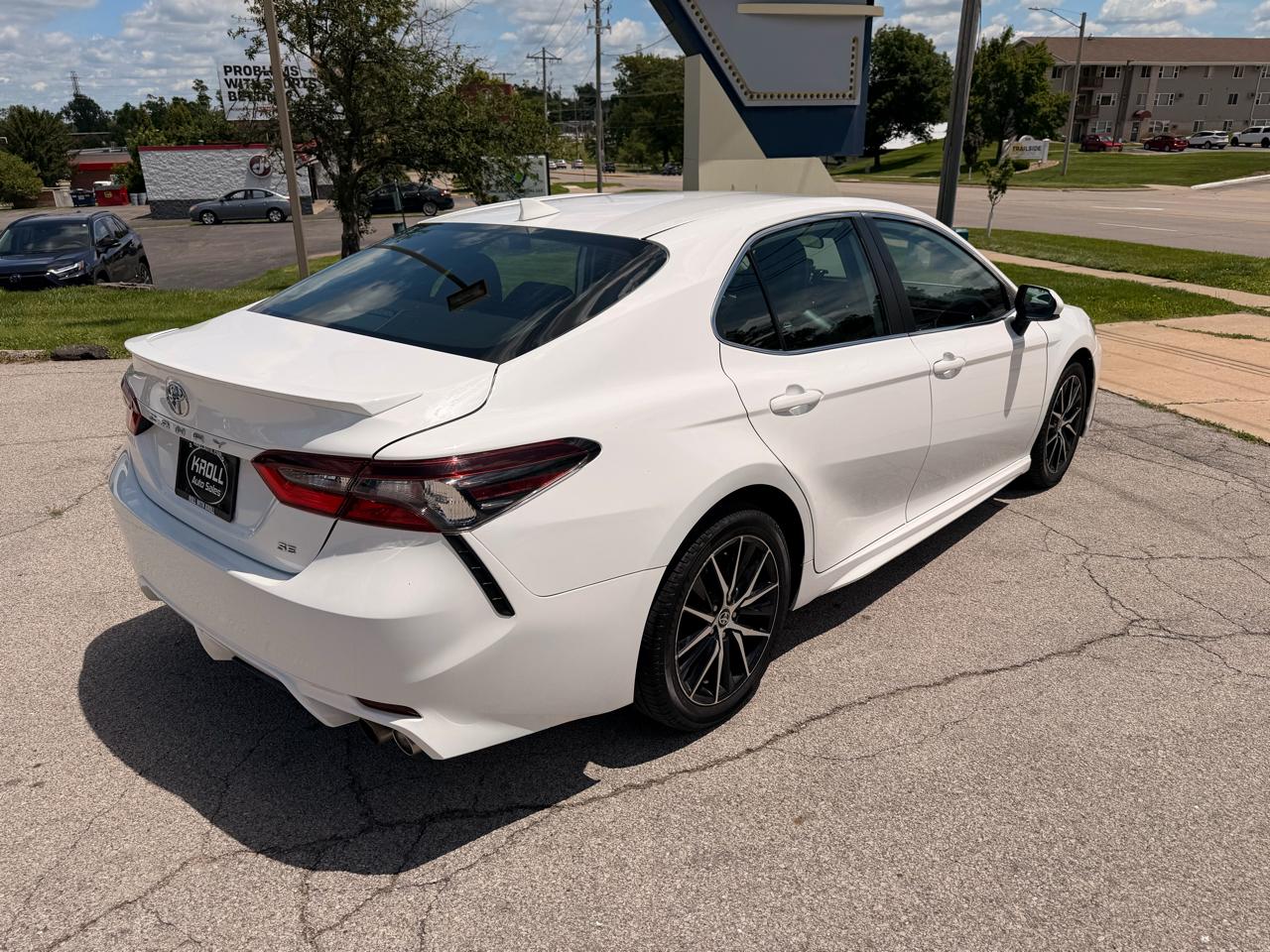 Toyota Camry SE Nightshade Auto (Natl) 2021