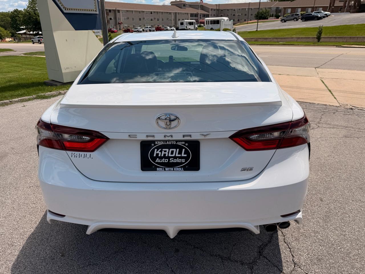 Toyota Camry SE Nightshade Auto (Natl) 2021