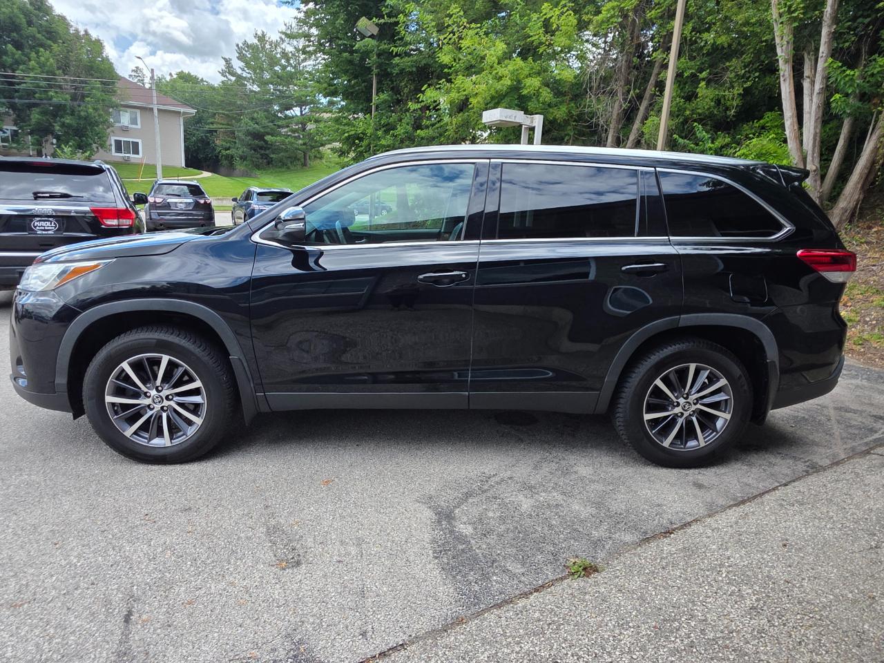 Toyota Highlander SE V6 AWD (Natl) 2019