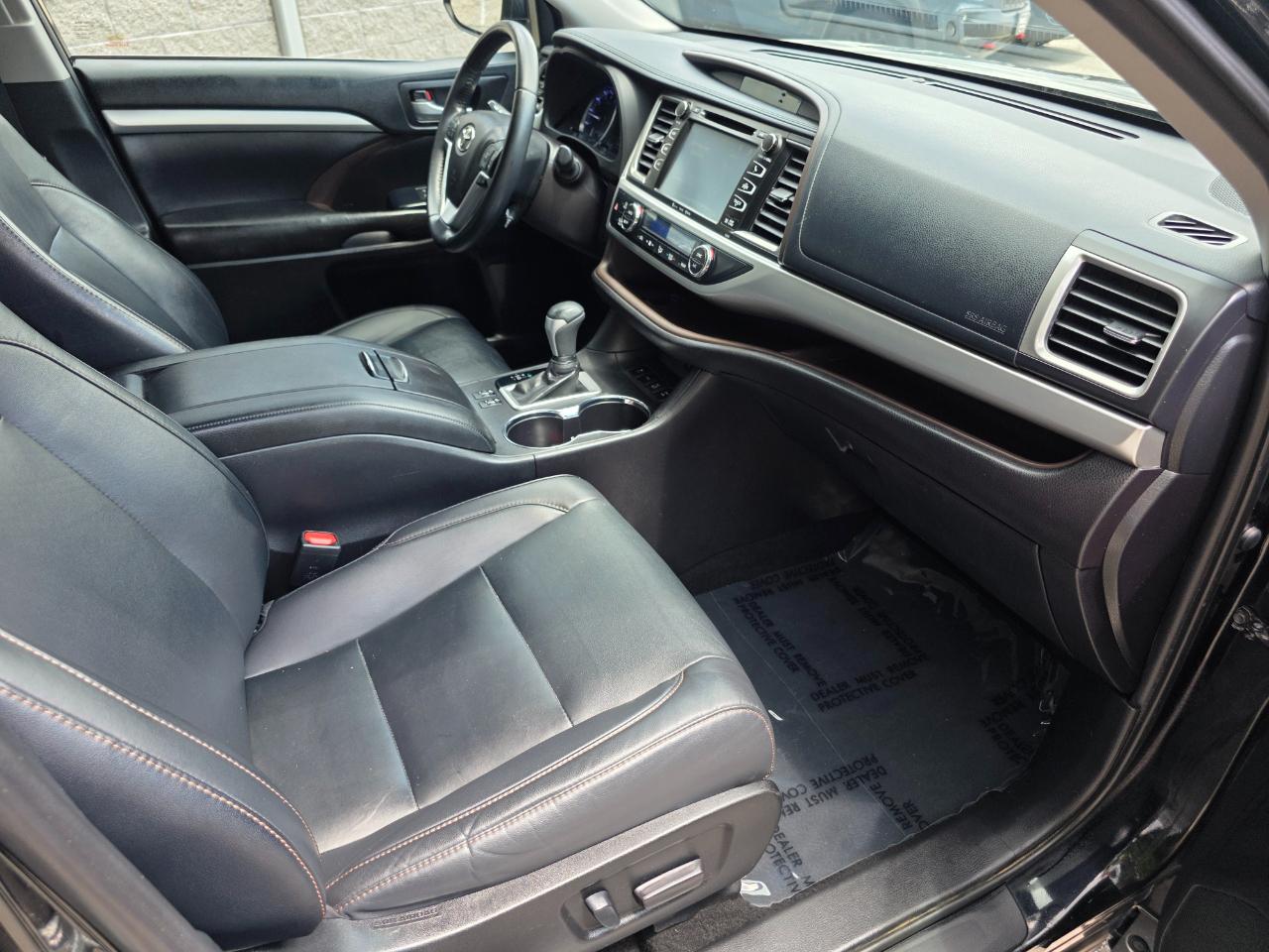 Toyota Highlander SE V6 AWD (Natl) 2019