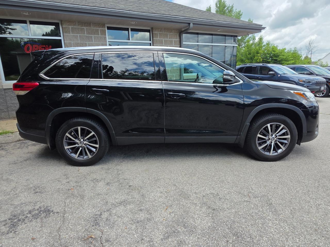 Toyota Highlander SE V6 AWD (Natl) 2019