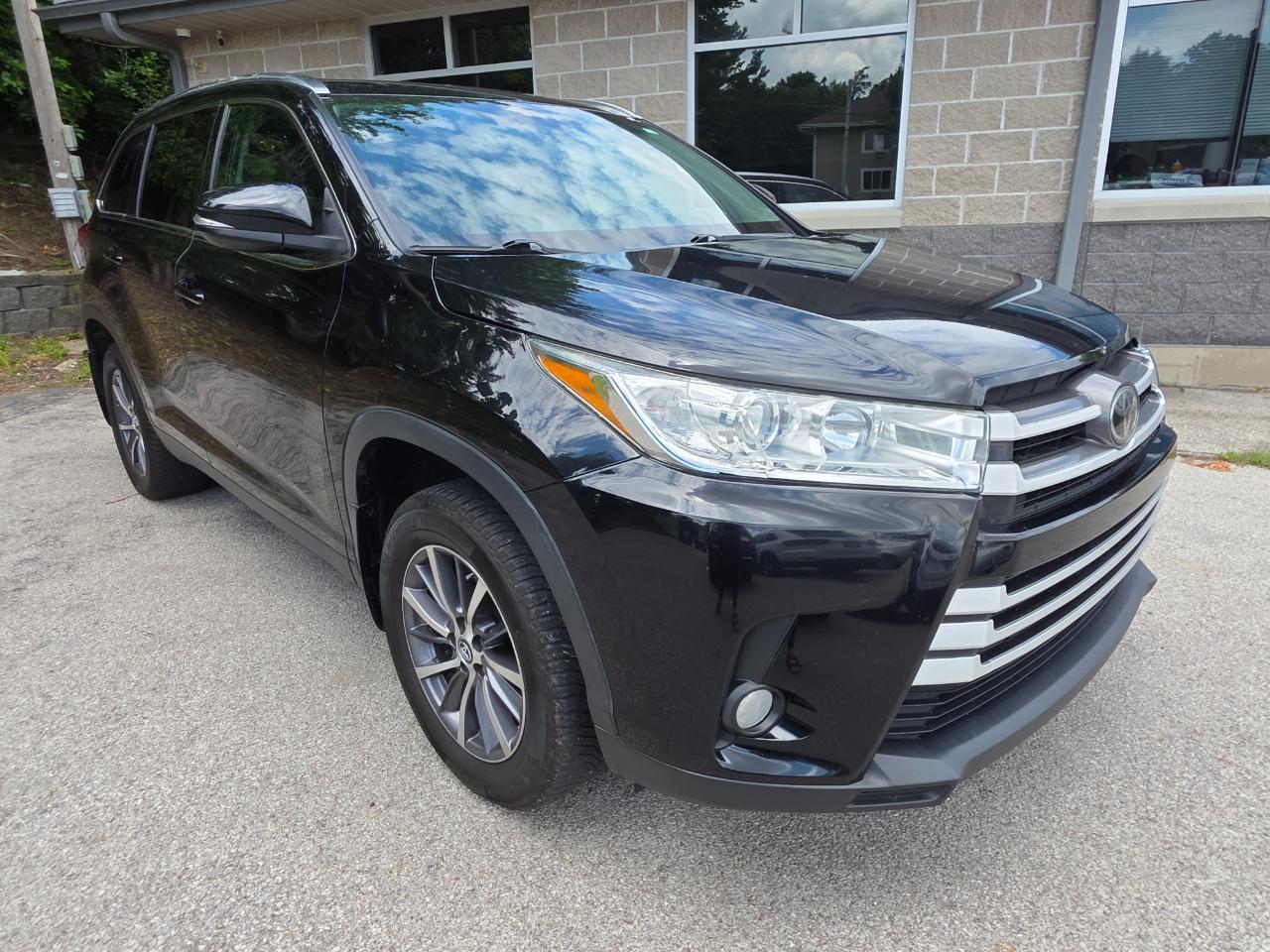 Toyota Highlander SE V6 AWD (Natl) 2019