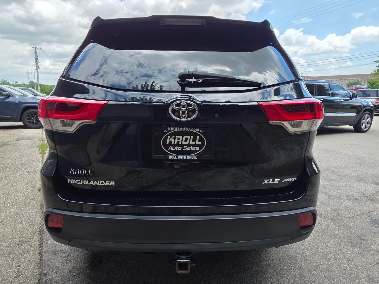 Toyota Highlander SE V6 AWD (Natl) 2019