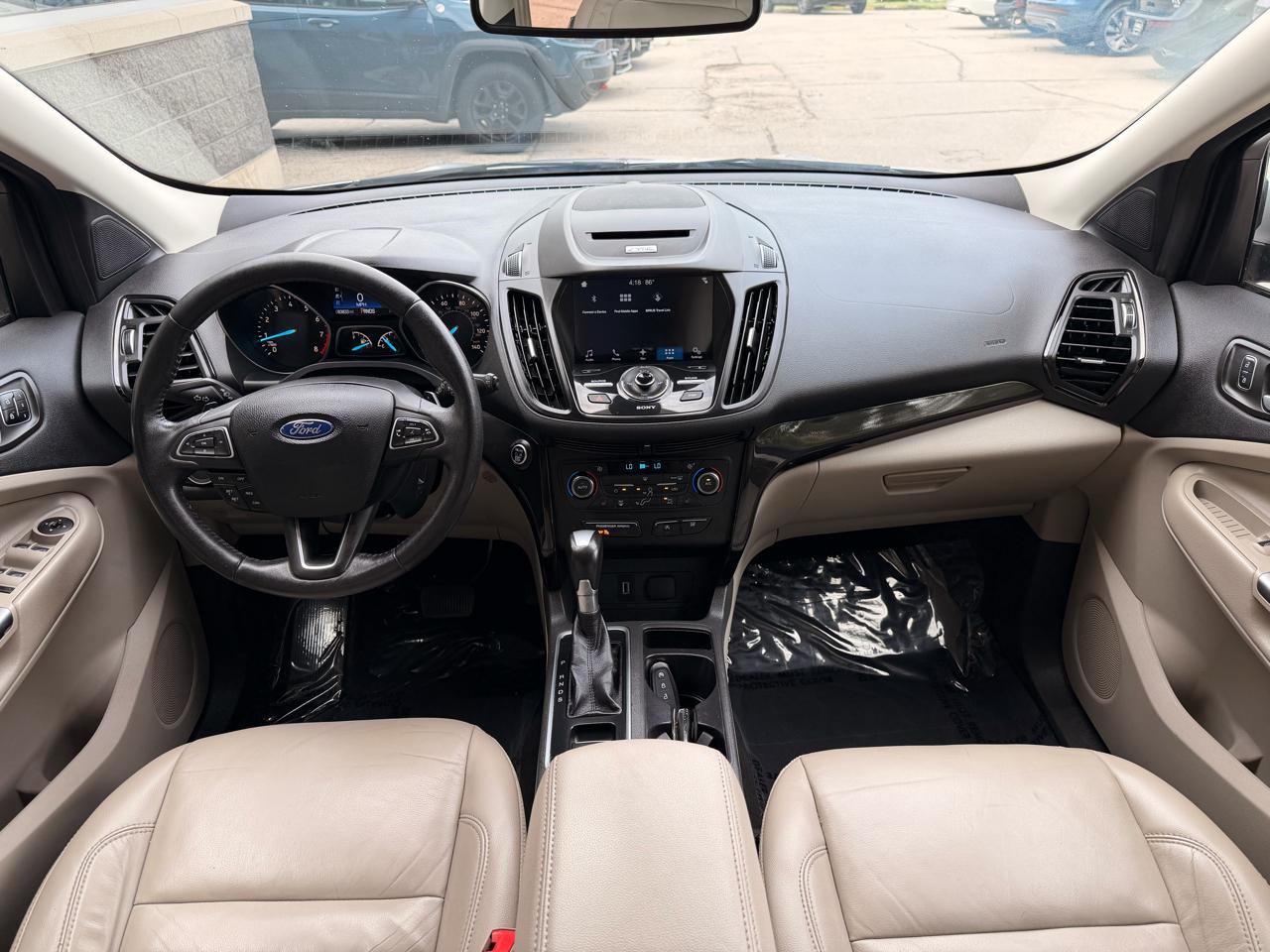 Ford Escape Titanium 4WD 2017