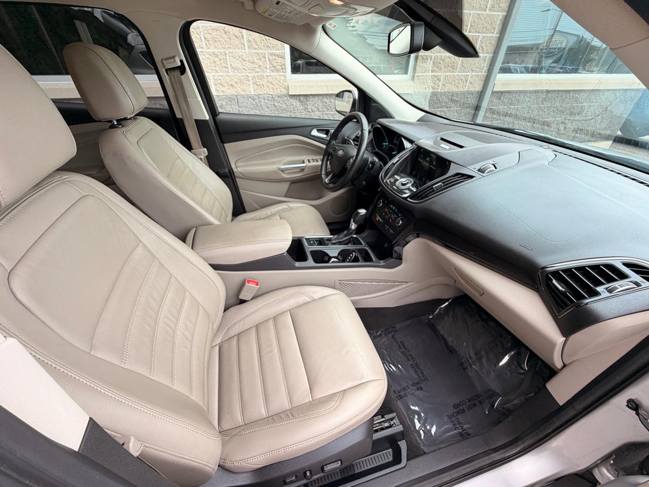 Ford Escape Titanium 4WD 2017