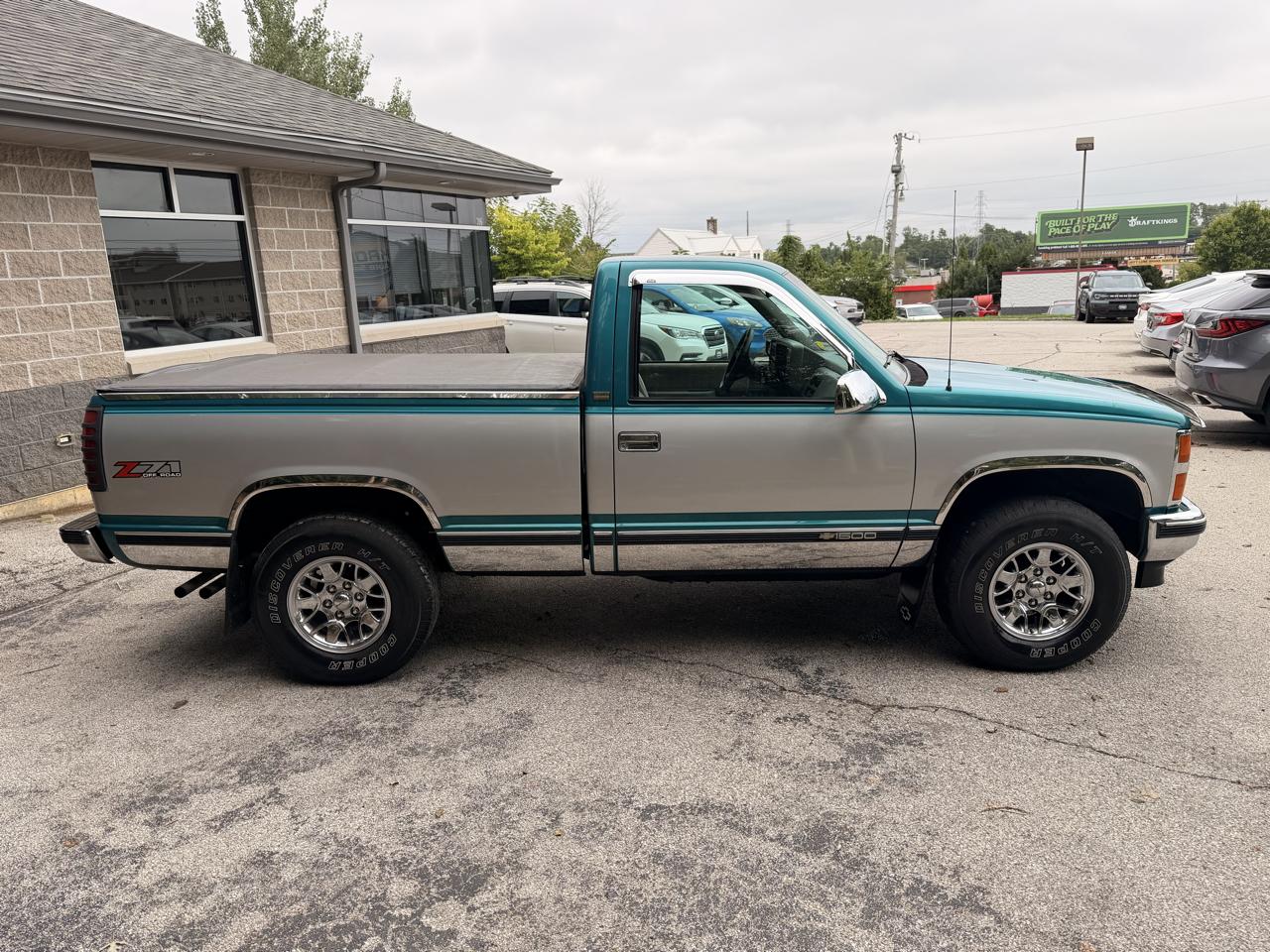 Chevrolet C/K 1500 Reg Cab 117.5" WB 4WD 1993