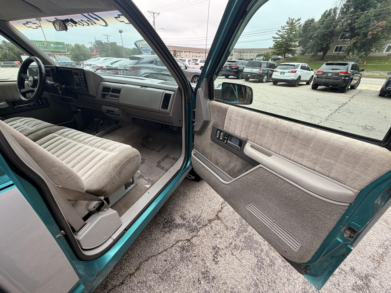 Chevrolet C/K 1500 Reg Cab 117.5" WB 4WD 1993
