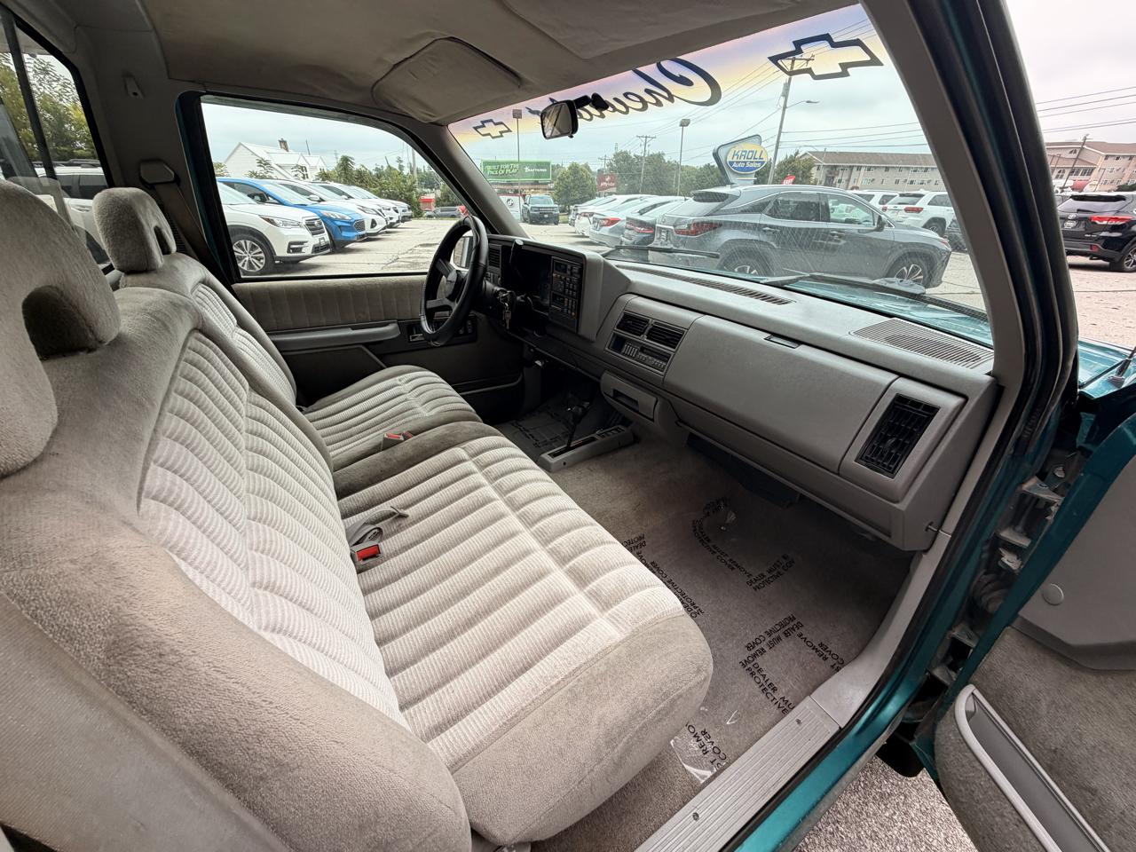 Chevrolet C/K 1500 Reg Cab 117.5" WB 4WD 1993