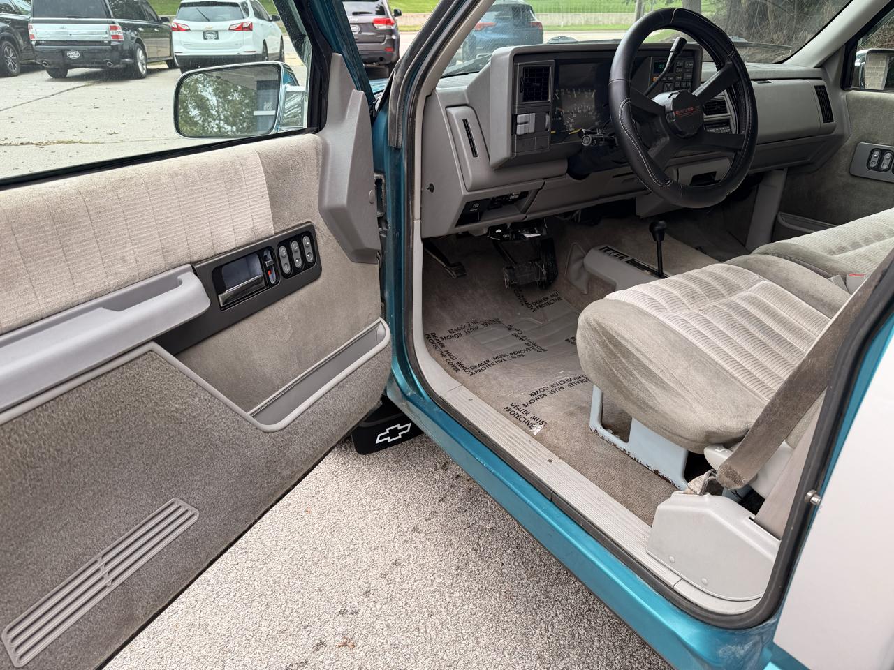 Chevrolet C/K 1500 Reg Cab 117.5" WB 4WD 1993