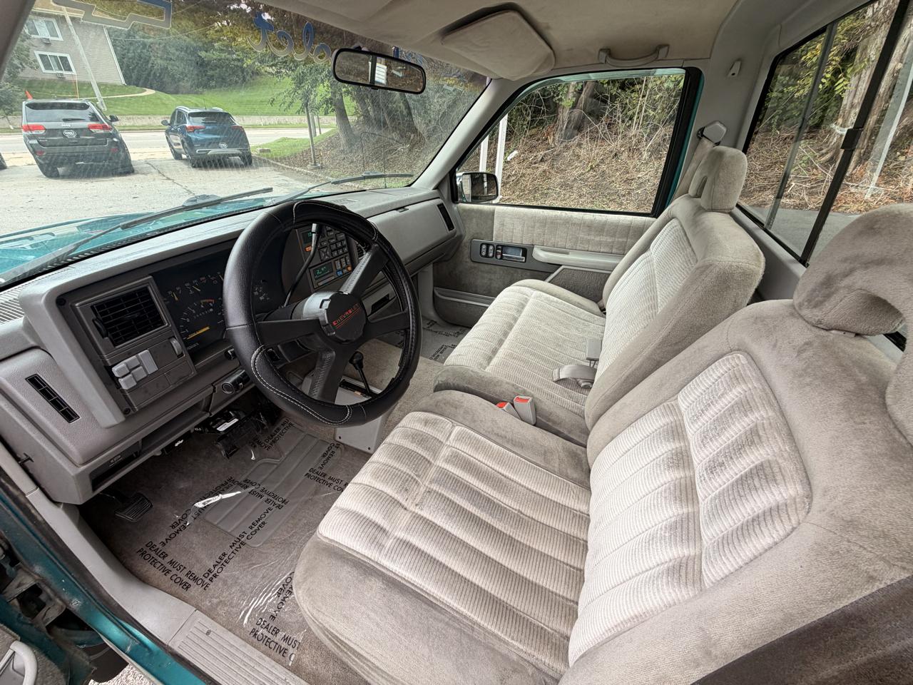 Chevrolet C/K 1500 Reg Cab 117.5" WB 4WD 1993