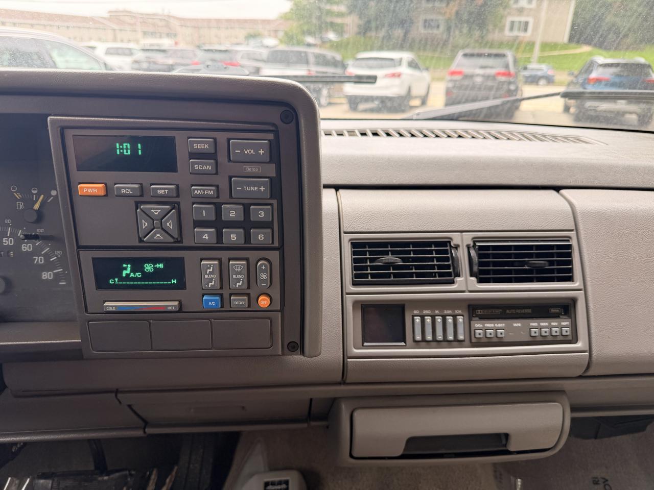 Chevrolet C/K 1500 Reg Cab 117.5" WB 4WD 1993