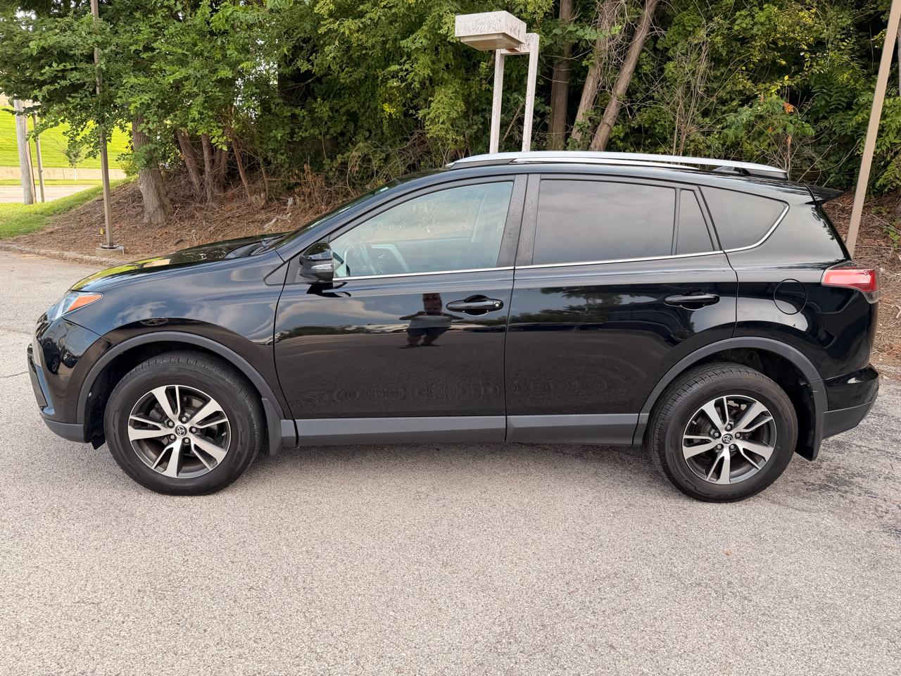 Toyota RAV4 AWD 4dr XLE (Natl) 2016