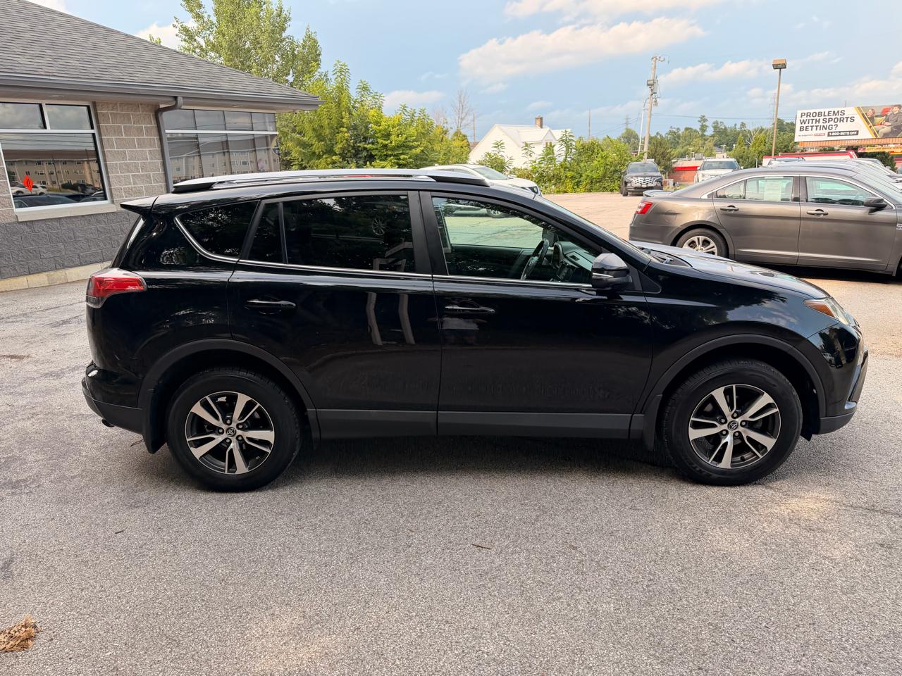 Toyota RAV4 AWD 4dr XLE (Natl) 2016