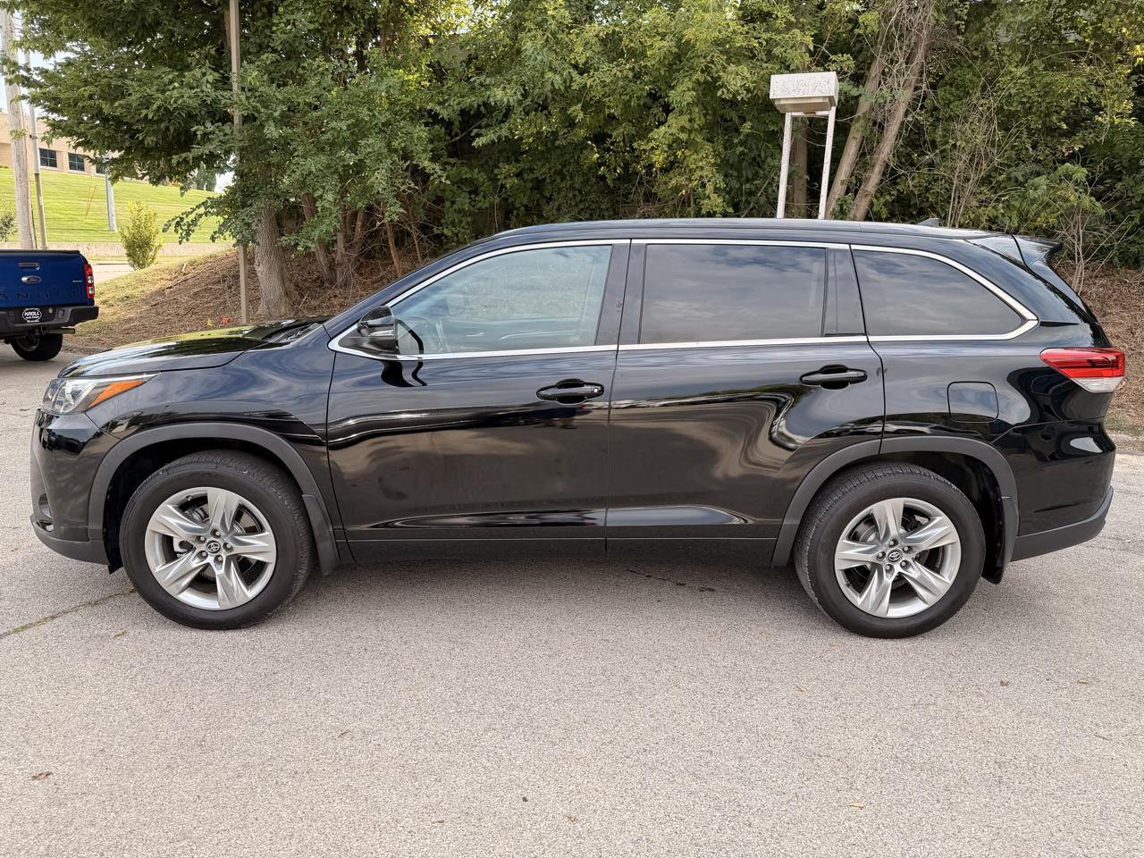 Toyota Highlander XLE V6 AWD (Natl) 2017