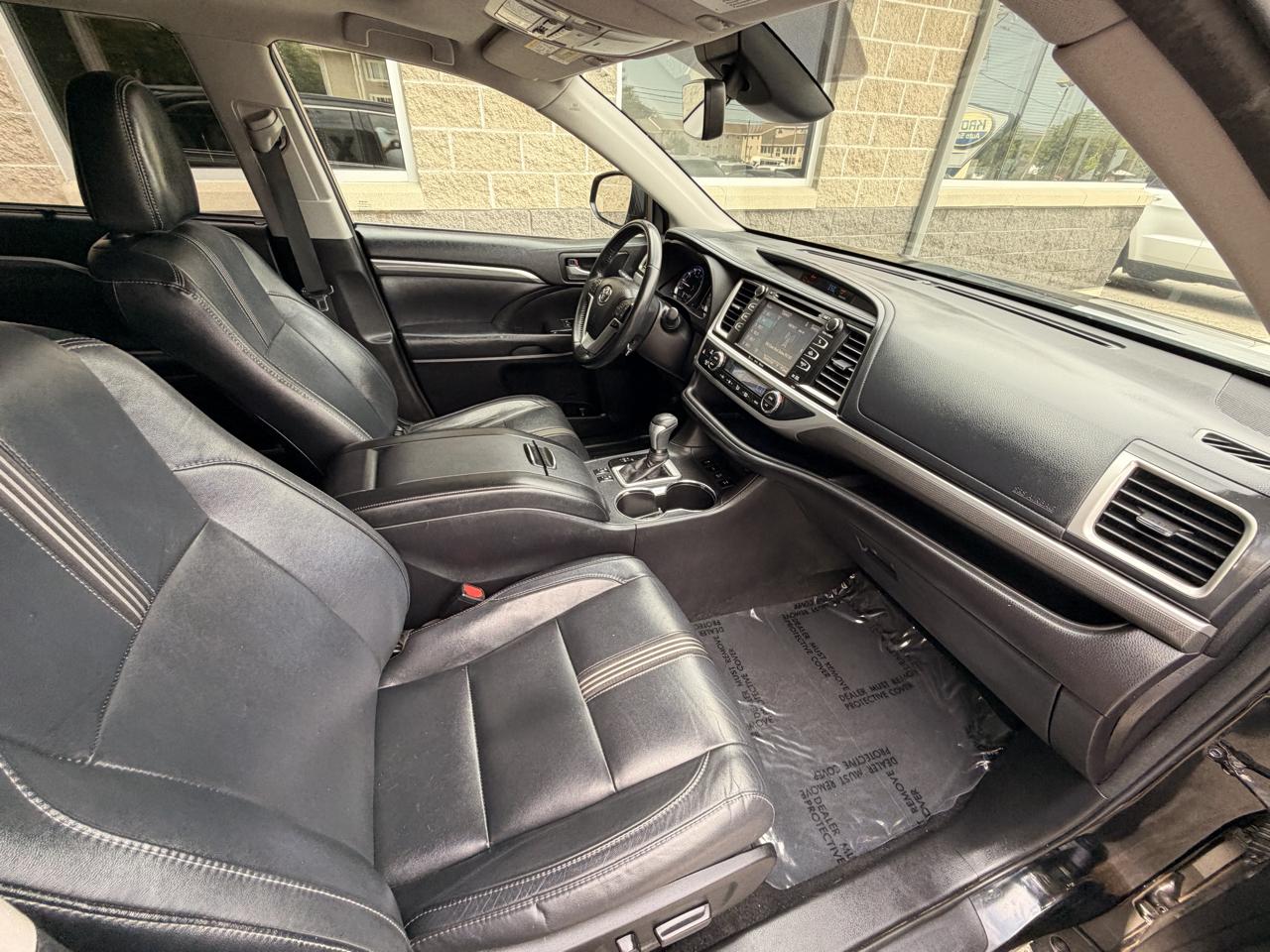 Toyota Highlander XLE V6 AWD (Natl) 2017