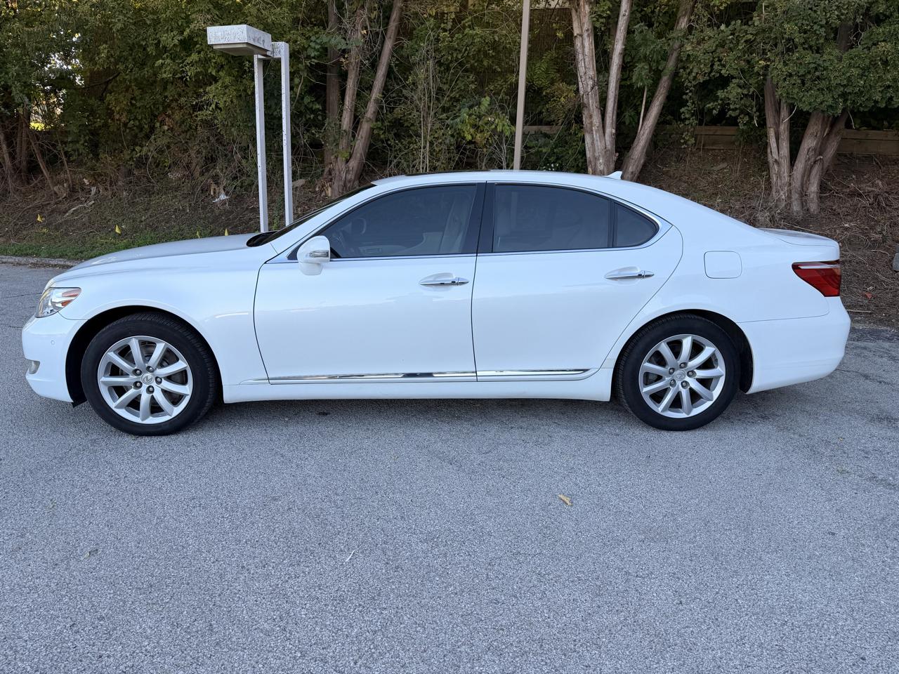 Lexus LS 460 4dr Sdn AWD 2010