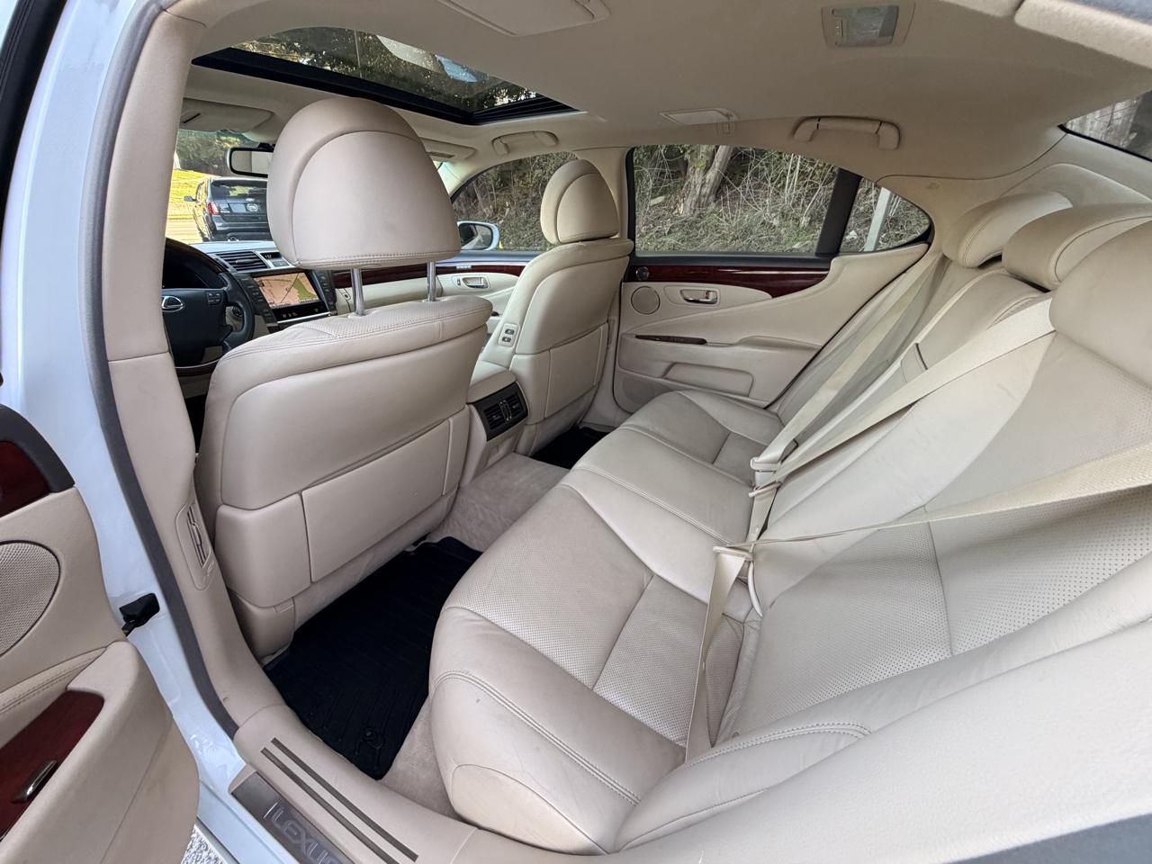 Lexus LS 460 4dr Sdn AWD 2010