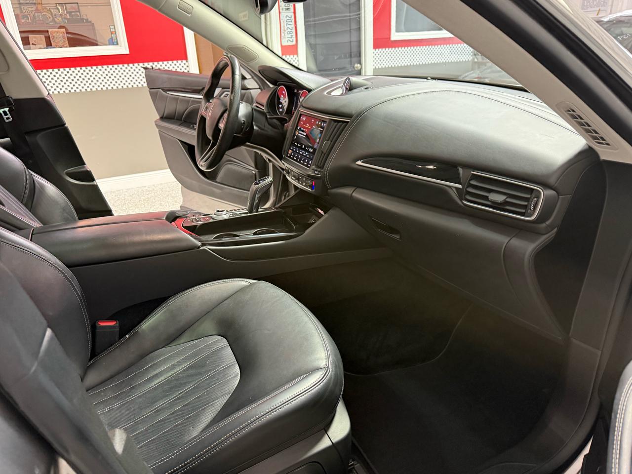 Maserati Levante  2021