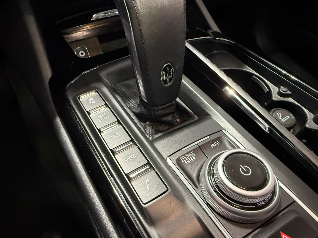 Maserati Levante  2021