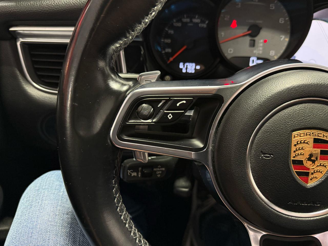 Porsche Macan  2018