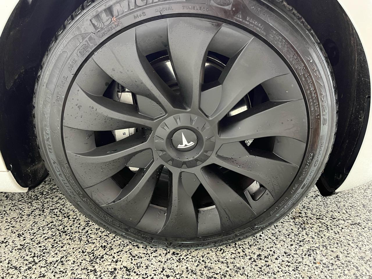 Tesla Model 3  2023