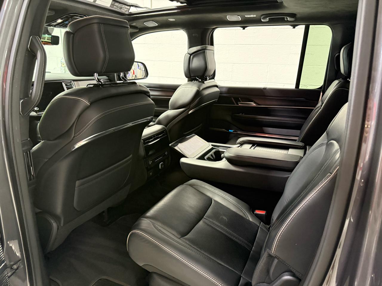 Jeep Grand Wagoneer L  2024