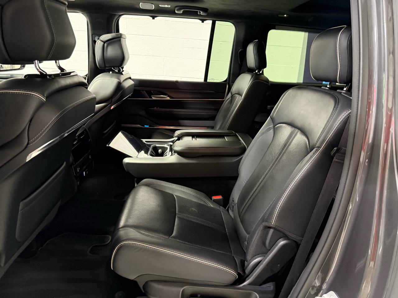 Jeep Grand Wagoneer L  2024