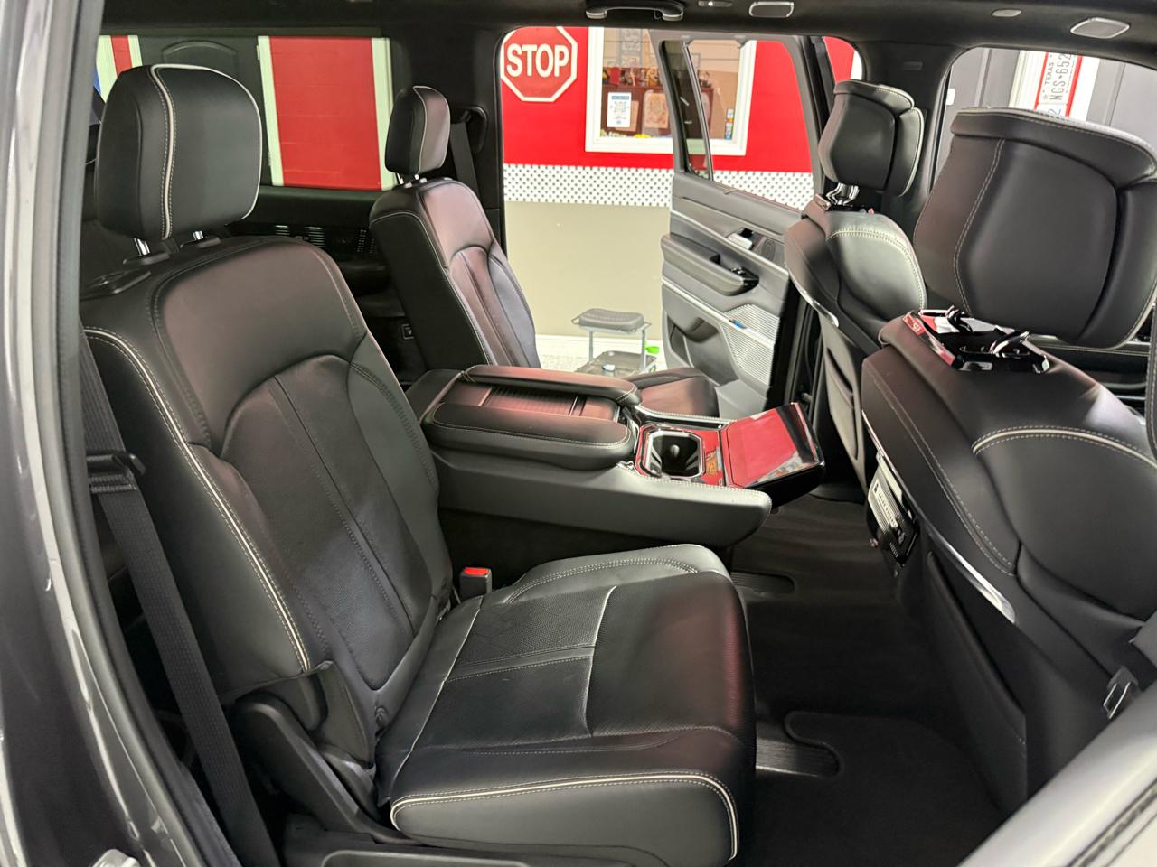 Jeep Grand Wagoneer L  2024