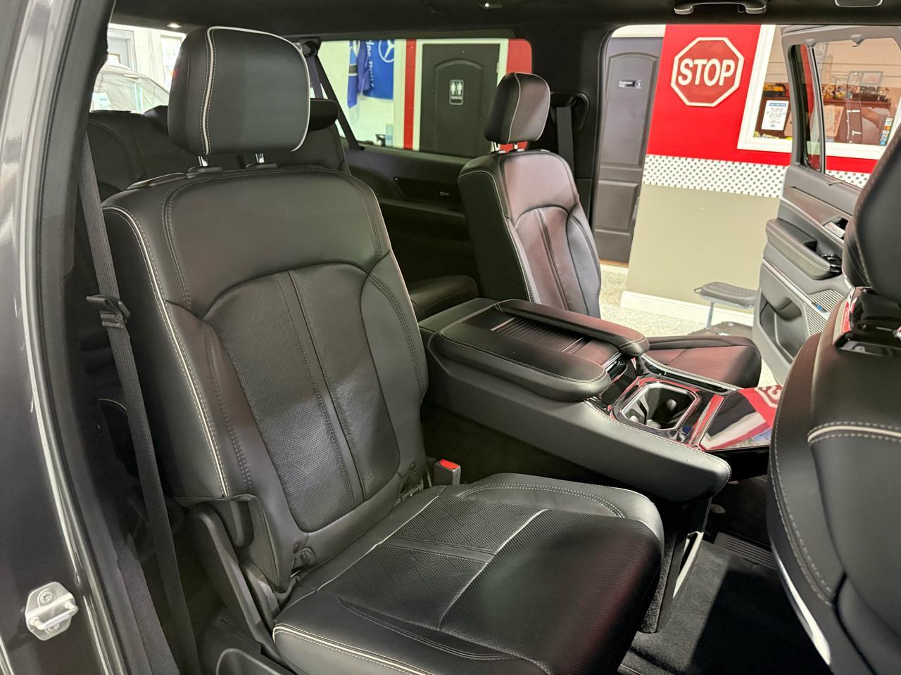 Jeep Grand Wagoneer L  2024