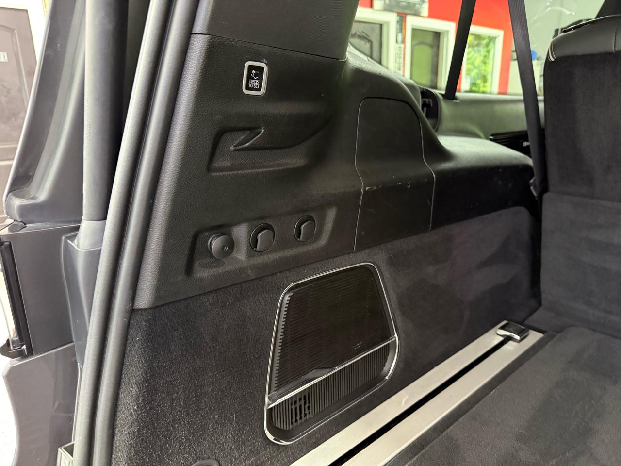 Jeep Grand Wagoneer L  2024