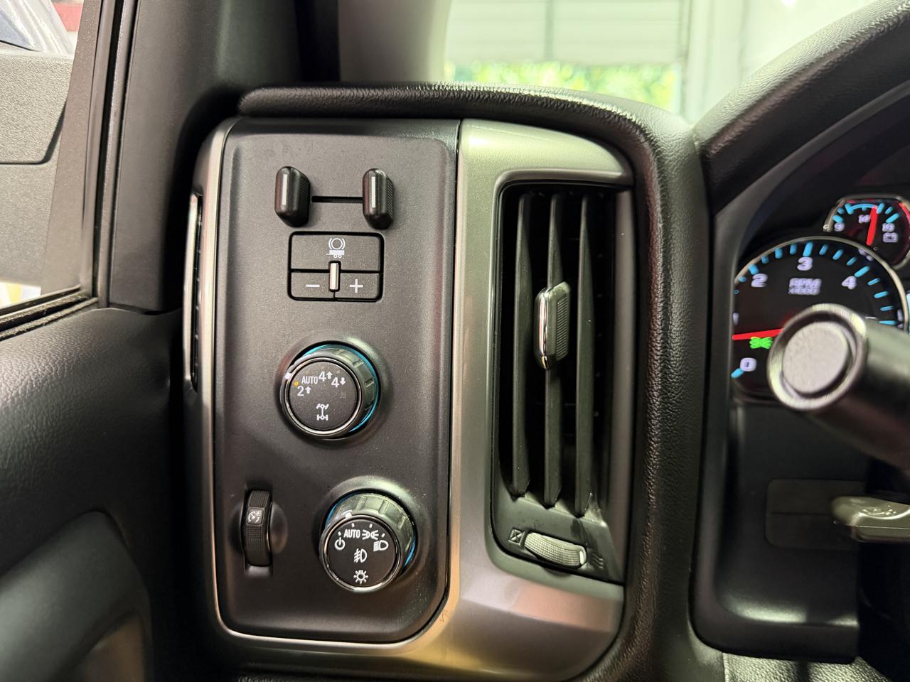 Chevrolet Silverado 1500 4WD Crew Cab 143.5" LT w/1LT 2018