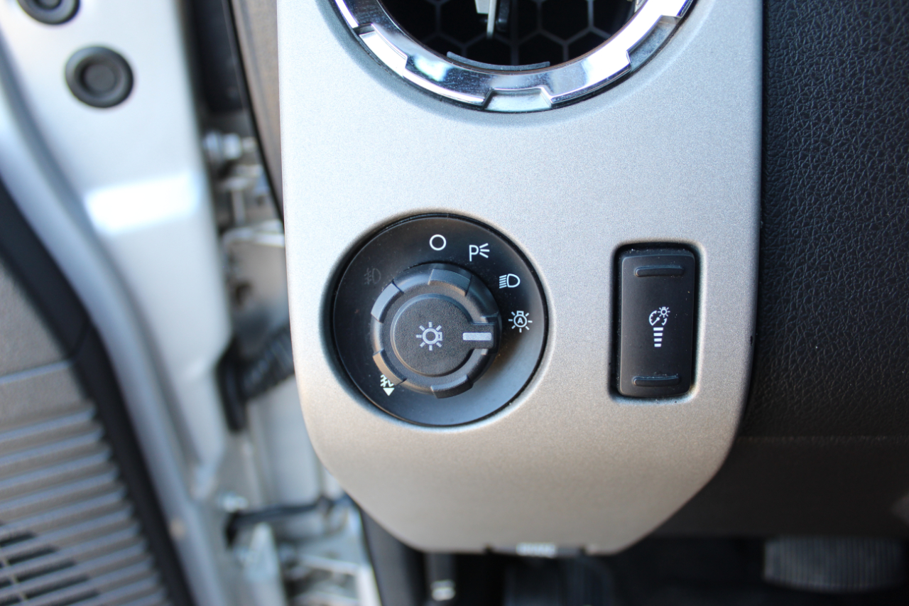 Ford F-250 SD Lariat Crew Cab 4WD 2015