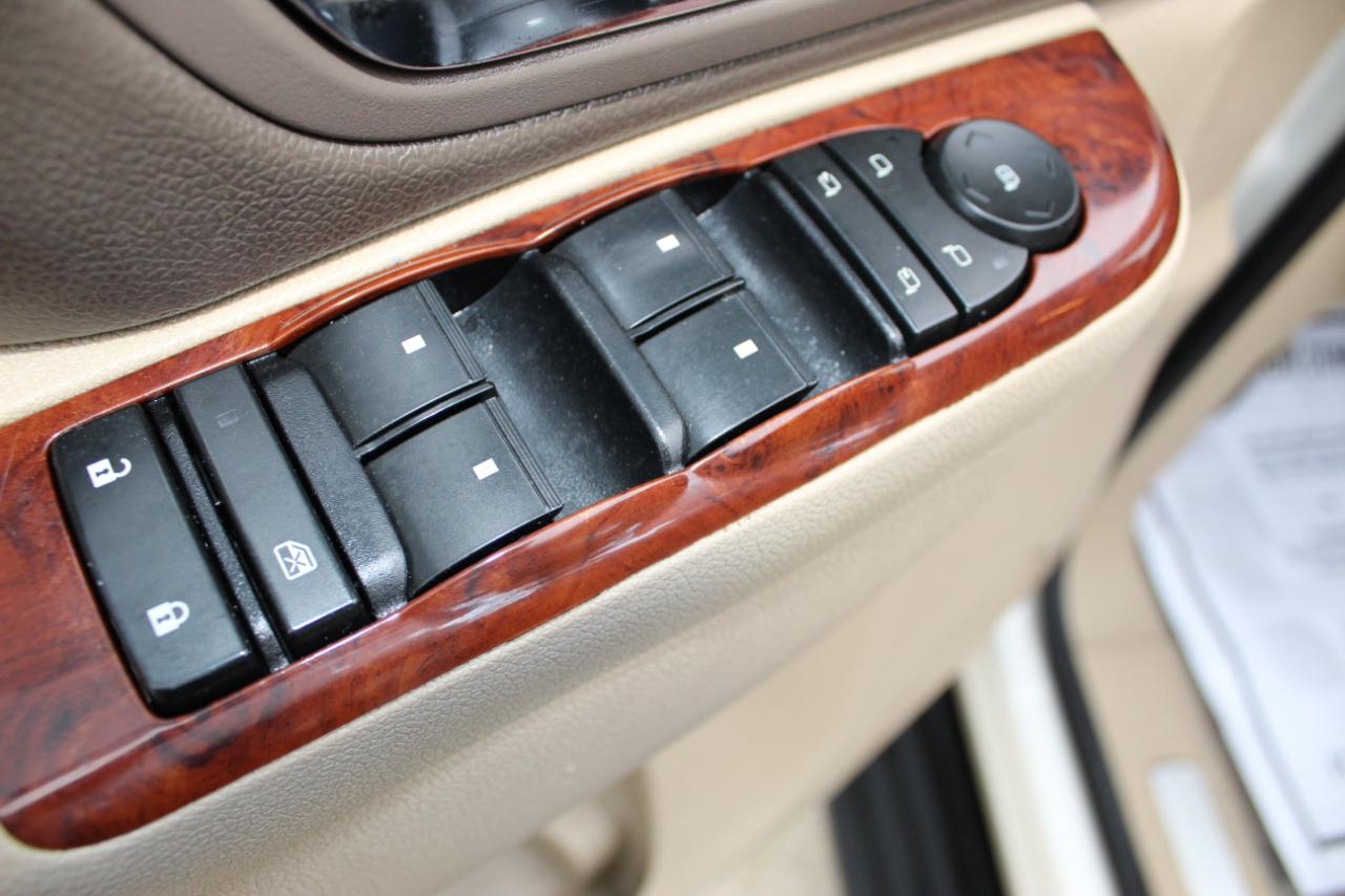 Chevrolet Suburban LTZ 1500 4WD 2012