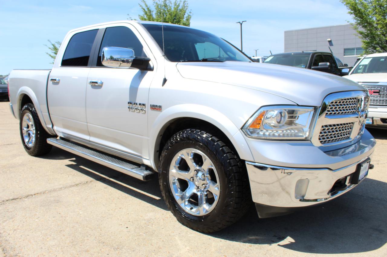RAM 1500 Laramie Crew Cab SWB 4WD 2016