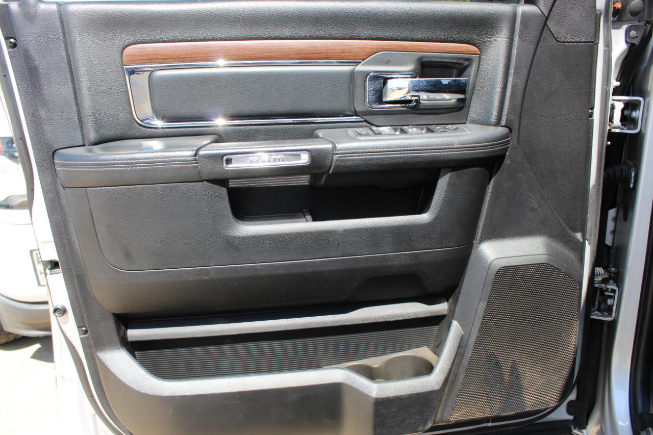 RAM 1500 Laramie Crew Cab SWB 4WD 2016