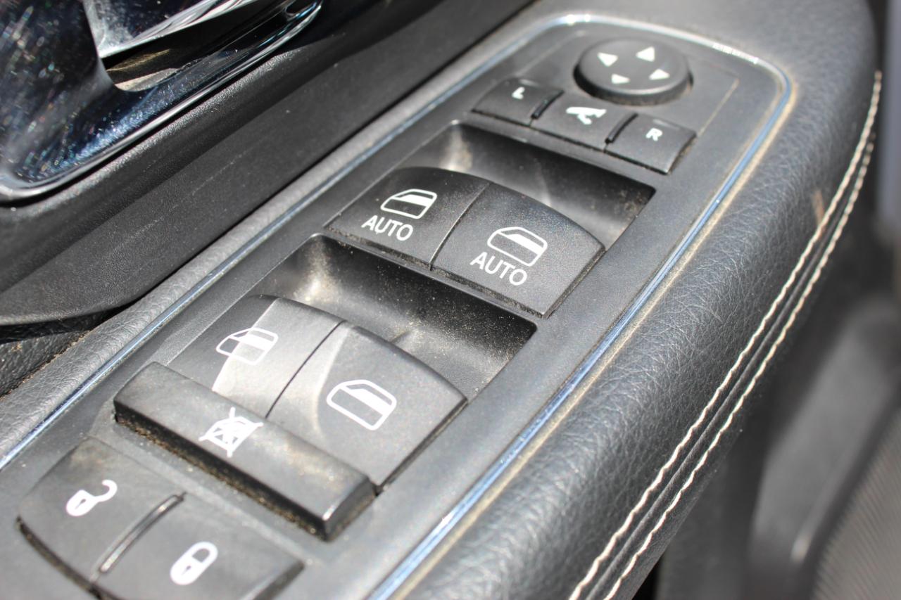 RAM 1500 Laramie Crew Cab SWB 4WD 2016