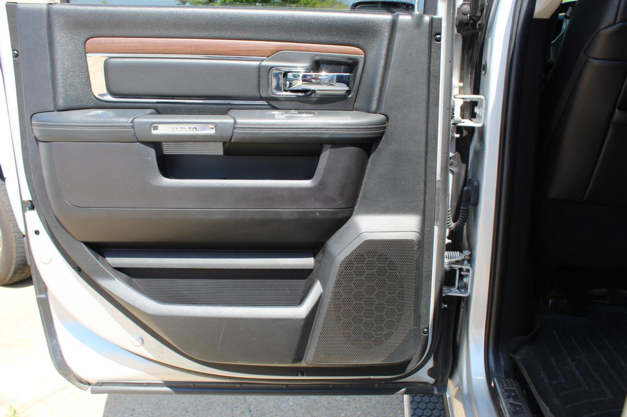 RAM 1500 Laramie Crew Cab SWB 4WD 2016