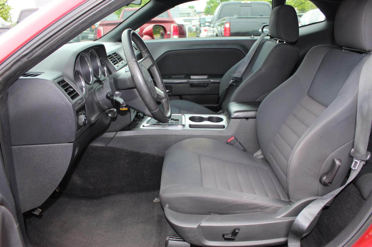 Dodge Challenger SE 2010