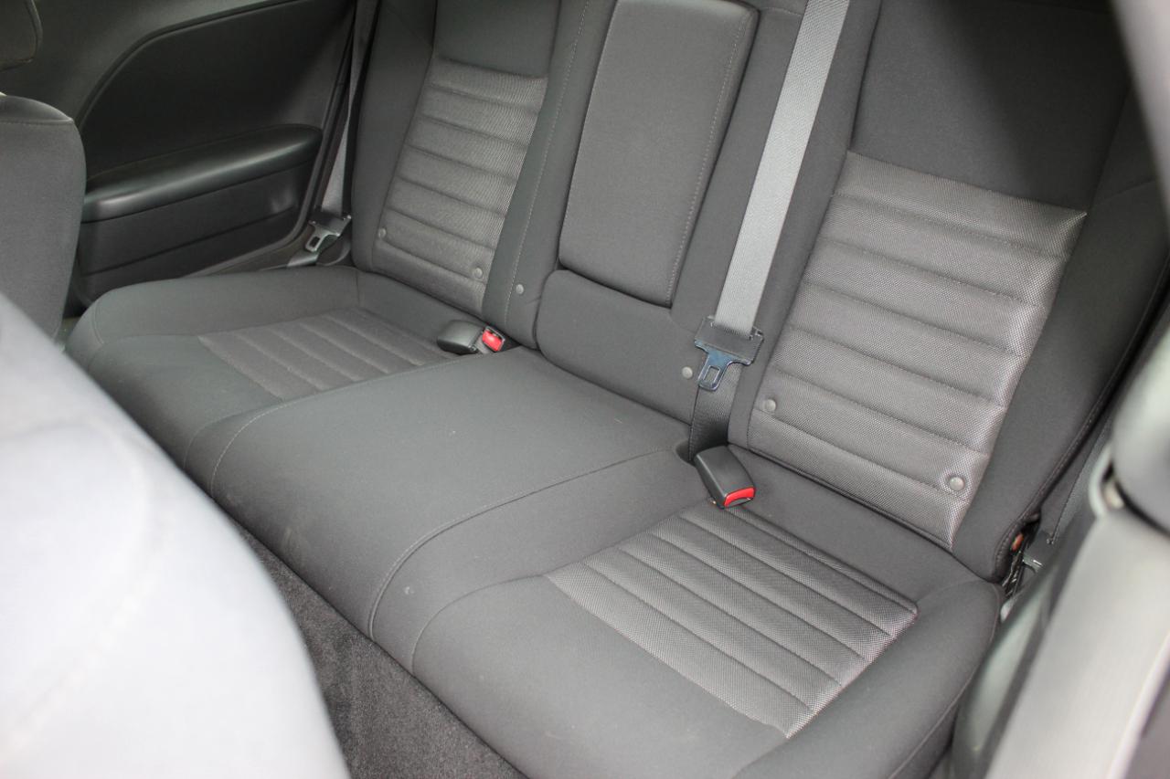 Dodge Challenger SE 2010