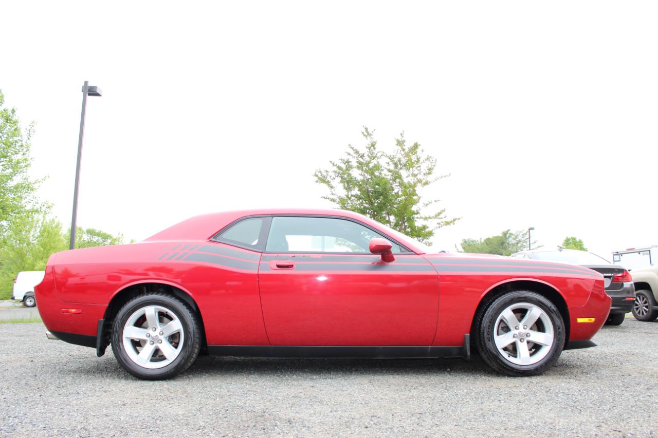Dodge Challenger SE 2010